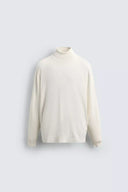 BASIC TRUI MET HOGE KRAAG