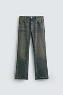 JEANS MET UITLOPENDE PIJPEN