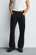 JEANS MET UITLOPENDE PIJPEN