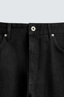 JEANS MET UITLOPENDE PIJPEN