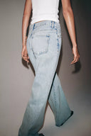 RELAXED FLARE JEANS MET LAGE TAILLE
