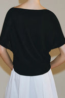 TRICOT TOP MET BOOTHALSLIJN