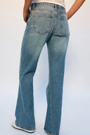 RELAXED FLARE JEANS MET LAGE TAILLE