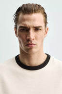 BASIC GERIBD T-SHIRT MET CONTRAST