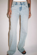 RELAXED FLARE JEANS MET LAGE TAILLE