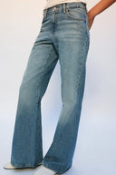 RELAXED FLARE JEANS MET LAGE TAILLE