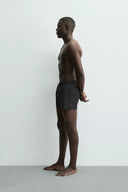 KORTE ZWEMSHORT MET TEXTUUR