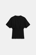 GETAILLEERD T-SHIRT MET PLOOIEN