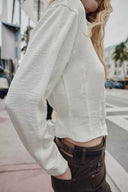 SATIJNEN BLOUSE MET GETAILLEERDE TAILLE