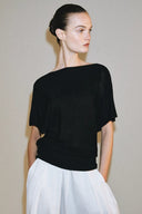 TRICOT TOP MET BOOTHALSLIJN