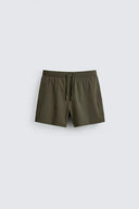 KORTE ZWEMSHORT MET STRUCTUUR