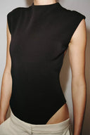 STRETCHBODY MET CUT-OUT