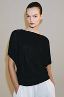 TRICOT TOP MET BOOTHALSLIJN