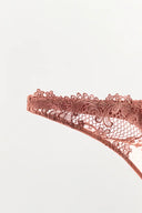 GEBORDUURDE STRING