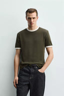 BASIC GERIBD T-SHIRT MET CONTRAST