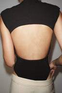 STRETCHBODY MET CUT-OUT