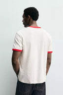 BASIC GERIBD T-SHIRT MET CONTRAST