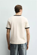 BASIC GERIBD T-SHIRT MET CONTRAST