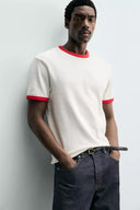 BASIC GERIBD T-SHIRT MET CONTRAST