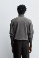 BASIC TRUI MET HOGE KRAAG