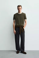 BASIC GERIBD T-SHIRT MET CONTRAST