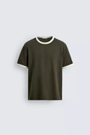 BASIC GERIBD T-SHIRT MET CONTRAST