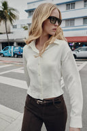 SATIJNEN BLOUSE MET GETAILLEERDE TAILLE