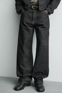 LOOSE FIT JEANS
